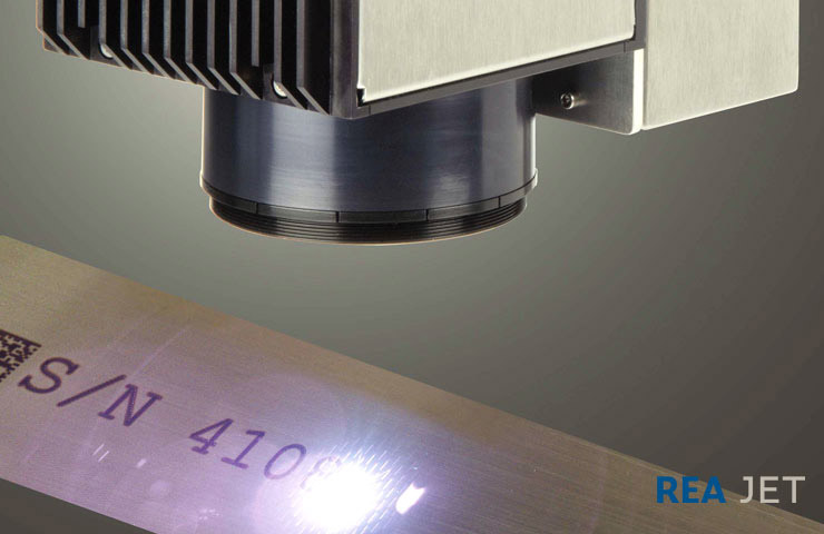 Laser Beschriftungssystem Laser Beschriftungssystem kennzeichnet eine Oberfläche aus Metall