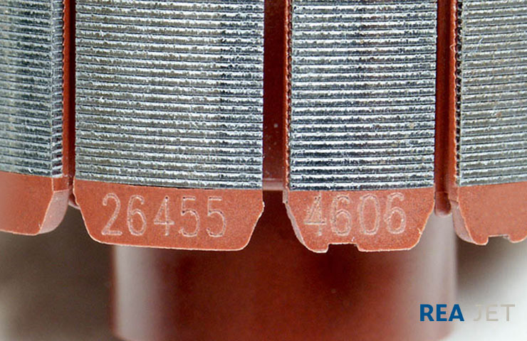 Laser Codiersystem Vom Laser Codiersystem erstellte Codierung auf Kunststoff