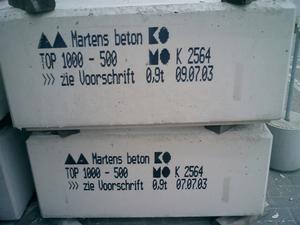 beschriftete Betonteile