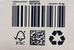 Druckmuster Strichcode und Logos auf weißem Karton