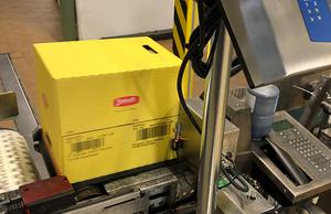 Sekundärverpackungen mit Kartonagendirektbeschriftung individuell markieren - REA JET GK 2.0 Sekundärverpackungen mit Kartonagendirektbeschriftung individuell markieren - REA JET GK 2.0