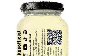 QR Code mit GS1 Digital Link auf einer Getränkedose mit Link direkt zum Produkt und allen Informationen über das Produkt QR Code mit GS1 Digital Link auf einer Getränkedose