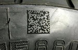 Laserkennzeichnung von QR Codes auf Reifen - REA JET CL Laserkennzeichnung von QR Codes auf Reifen - REA JET CL